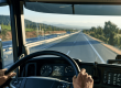 vrachtwagenchauffeur op de weg